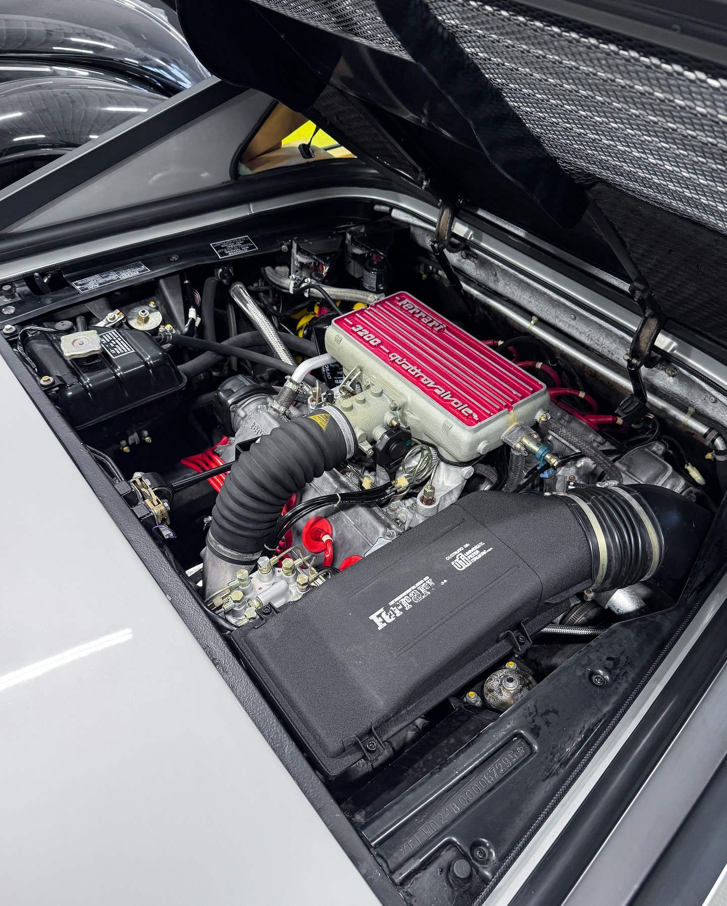 Ferrari Mondial grigia - Posteriore